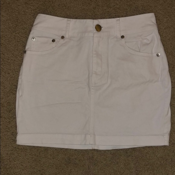 WORN ONCE WHITE SKIRT - Picture 1 of 3